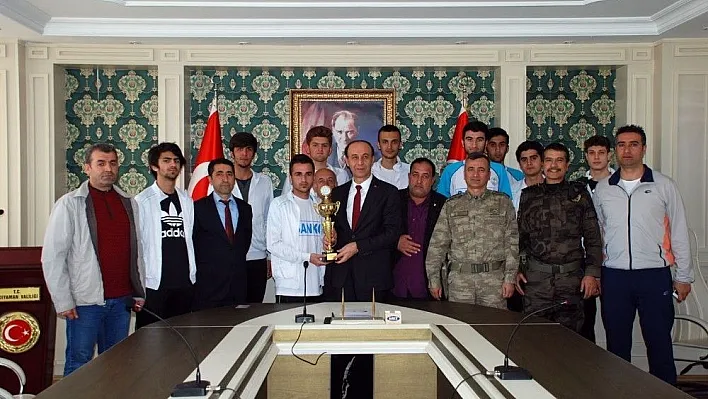 Yamanspor Basketbol Takımından Vali Erin'e şampiyonluk sözü
