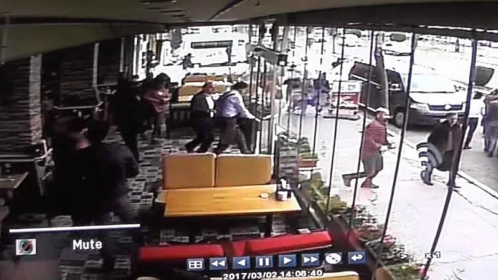 Deprem anı güvenlik kameralarına yansıdı