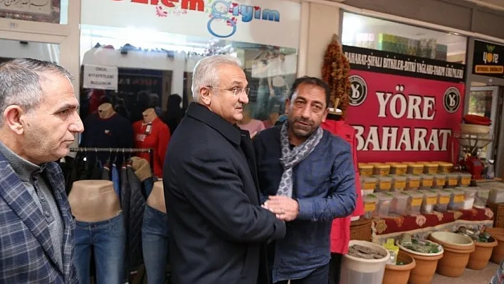 Başkan Başsoy güne uzun çarşı esnafı ile başladı