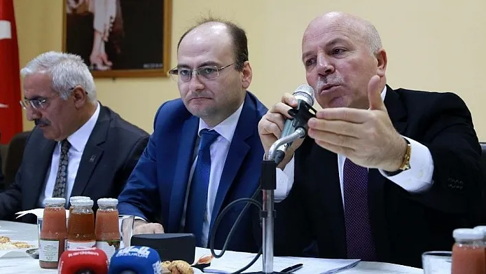 Başkan Sekmen, muhtarlara Cumhurbaşkanlığı Hükümet Sistemi'ni anlattı