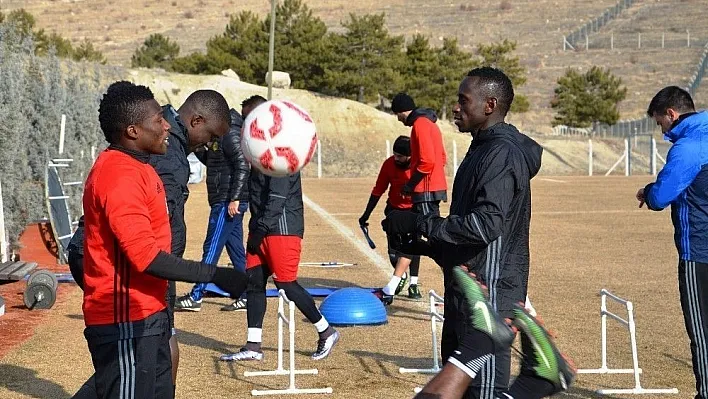 Evkur Yeni Malatyaspor, kadro kurmakta zorlanıyor
