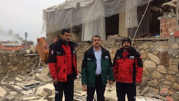 İHH acil kurtarma ekibi deprem bölgesinde