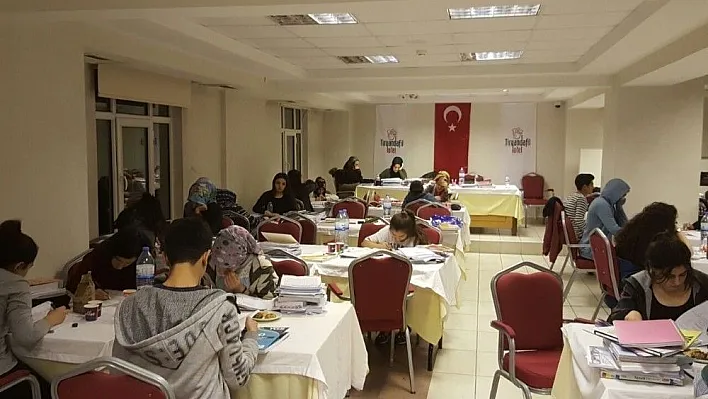 Yeni Hamle Eğitim Kurumları, YGS öncesi öğrencilerini kampa aldı