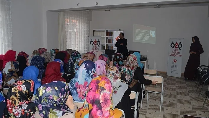 Bingöl'de kadınlara güvenli internet eğitimi verildi