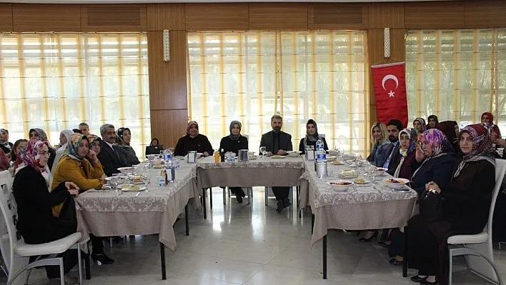 AK Parti kadınlardan 8 Mart programı
