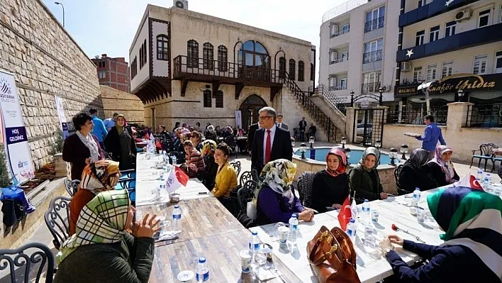 Adıyaman Belediyesinden bayan personeline yemek