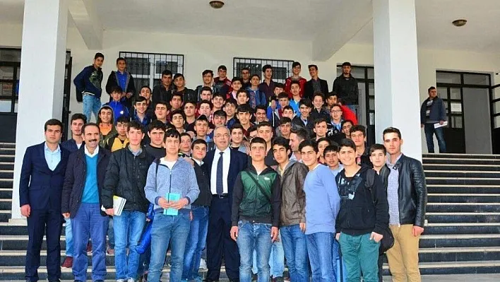 Kutlu, Mesleki ve Teknik Anadolu Lisesi öğrencileriyle buluştu