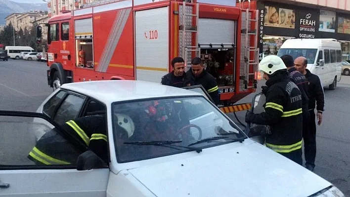 Otomobilde söndürülmeyen sigara yangına neden oldu
