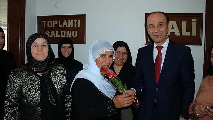 Vali Erin, kadınları ağırladı