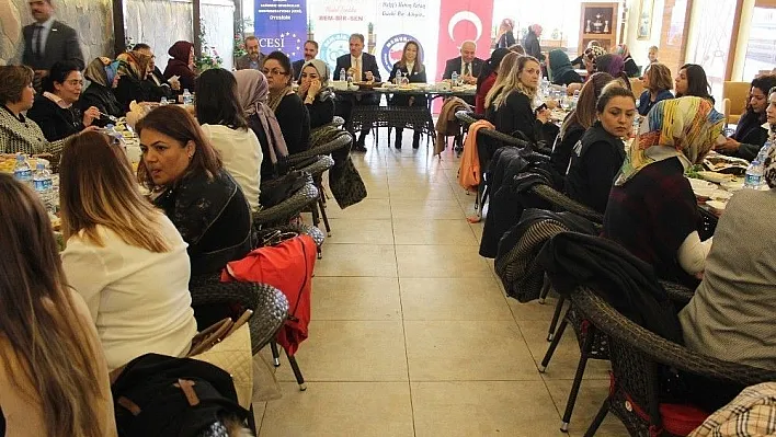 Ak Parti Genel Başkan Yardımcısı Öznur Çalık:

