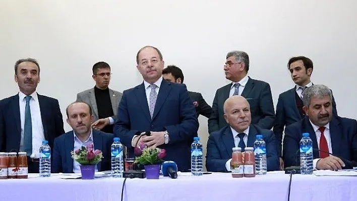 Bakan Akdağ ve Başkan Sekmen İspir'de muhtarlarla buluştu
