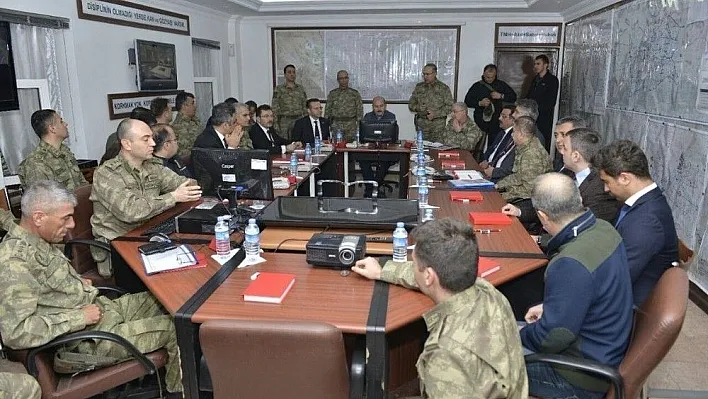 Bakan Soylu operasyon bölgesinde incelemelerde bulundu
