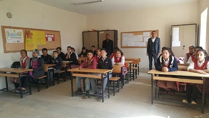 Besni Şehit İmam Tan Ortaokulunda meslek tanıtımı yapıldı
