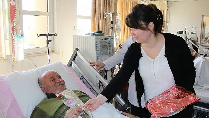 Dünya Böbrek Gününde diyaliz hastaları unutulmadı
