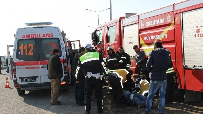 Erzurum'da tır ile otomobil çarpıştı: 5 yaralı
