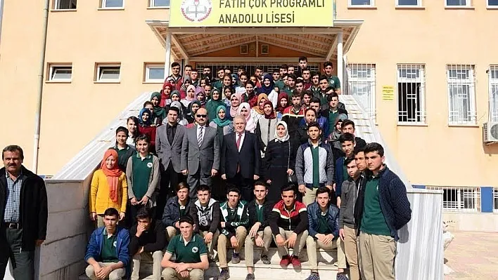Mahçiçek, Kariyer Günleri'nde öğrencilerle buluştu
