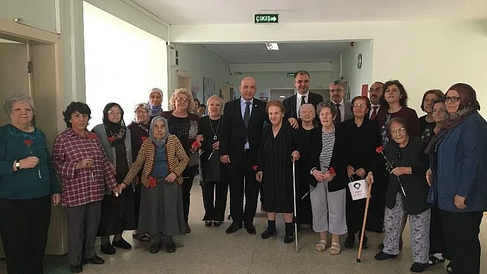 Milletvekili Ilıcalı' dan Huzur Evi Yaşlı Bakım ve Rehabilitasyon Merkezi'ne  ziyaret
