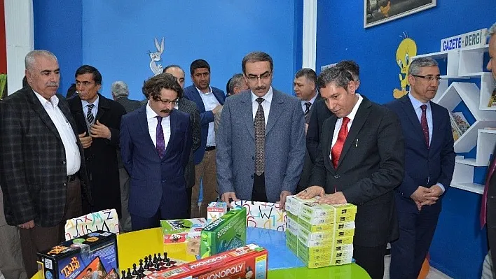 Öğrenci velileri ve öğretmenler, okula kendi imkanları ile kütüphane yaptırdı
