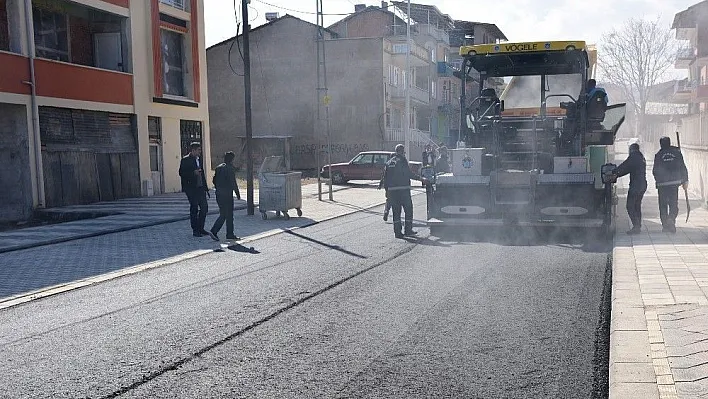 Selçuklu Mahallesinin yolları asfaltlanıyor
