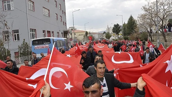 Diyarbakır Çermik'te 'Teröre lanet, şehide saygı' mitingi
