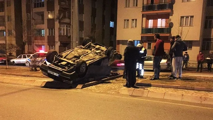 Hurdaya dönen aracın sürücüsü, kazayı sıyrıklarla atlattı
