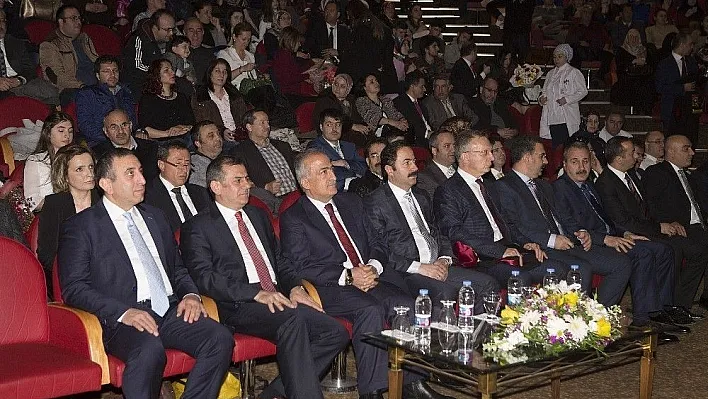 Atatürk Üniversitesi'nde 14 Mart Tıp Bayramı ve geleneksel önlük giydirme töreni
