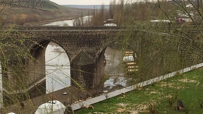 Tarihi Ongözlü Köprü, 8 gözlü kaldı
