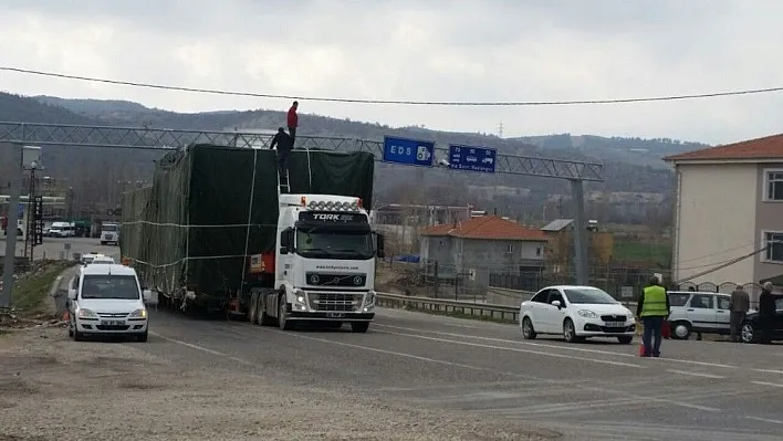 Maden ekipmanı yüklü tır TEDES'e takıldı
