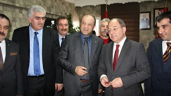Bakan Akdağ MHP Erzurum İl Başkanlığını ziyaret etti
