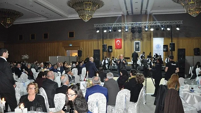 İstanbul'da Dadaşlar, Erzurum'un kurtuluş gecesinde tek yürek oldu
