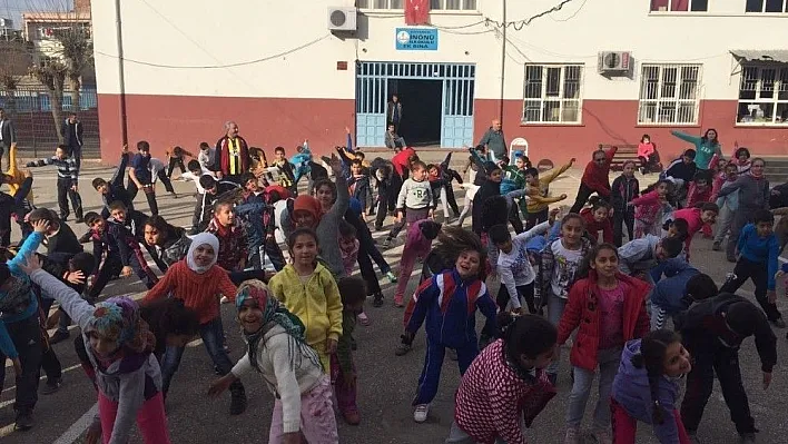 Adıyaman'da tüm öğrenciler derse spor yaparak başladı
