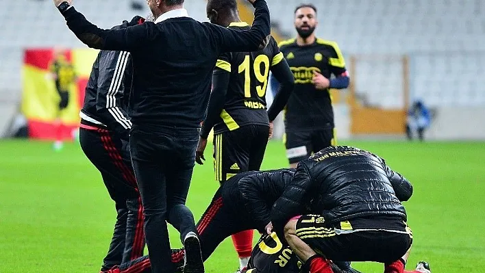 Evkur Yeni Malatyaspor 31 yıllık tarihinin en büyük başarısına oldukça yakın
