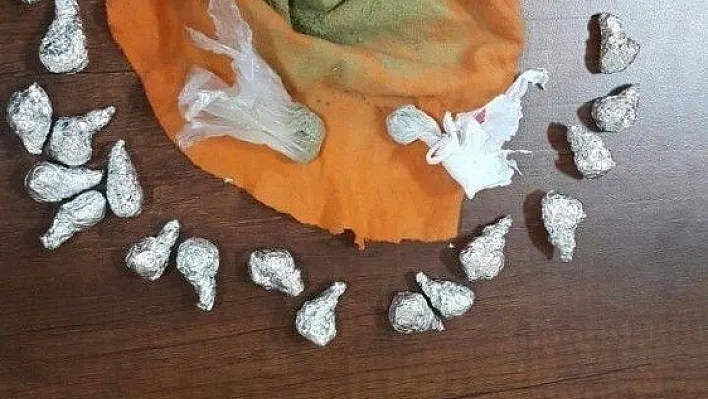 Erzincan da 40 paket toz esrar ele geçirildi

