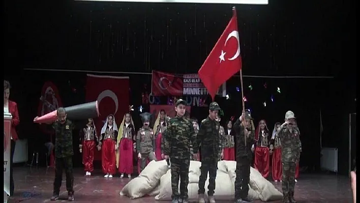 İlkokul öğrencilerinden Çanakkale tiyatrosu
