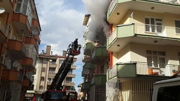 Malatya'da korkutan ev yangını
