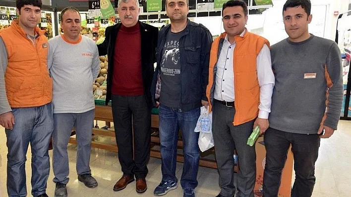 Başkan Polat, Fahri Kayahan Bulvarındaki esnafları ziyaret etti
