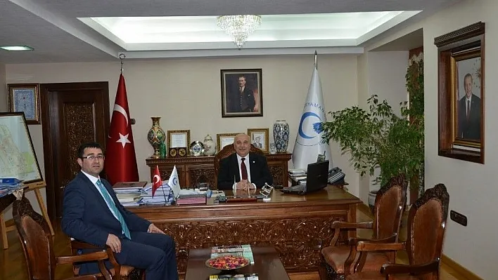 Besni Kaymakamı Gencer'den Rektör Gönüllü'ye ziyaret
