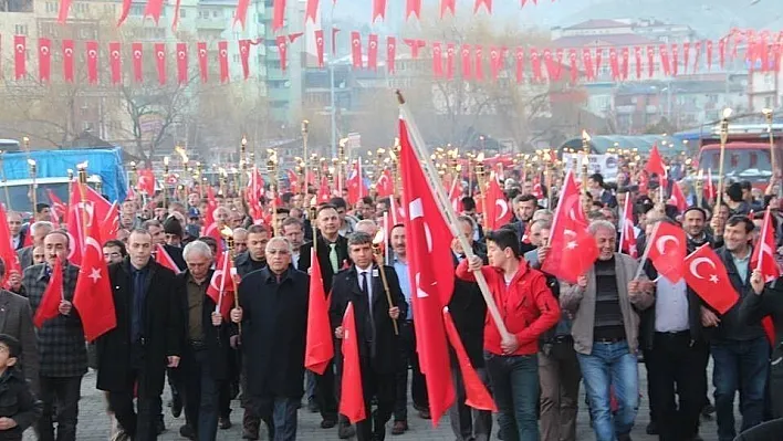 Oltu'da coşkulu fener alayı
