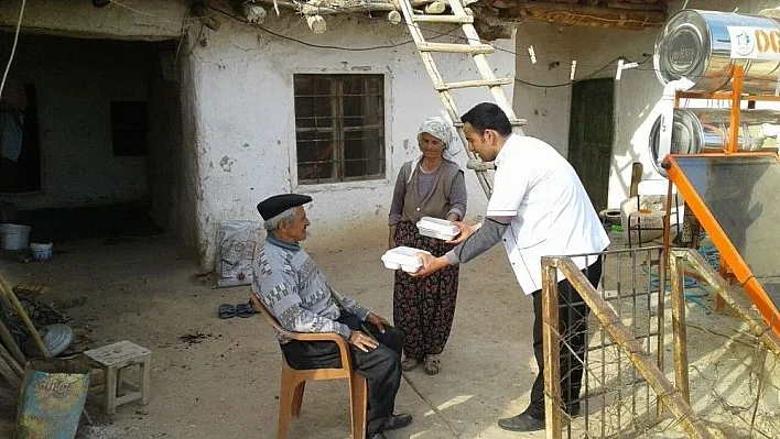 Yaşlıların evlerine sıcak yemek servisi
