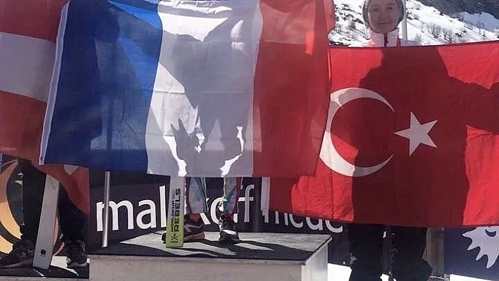 Ayşe Kader Yavuz, kayakta dünya üçüncüsü oldu
