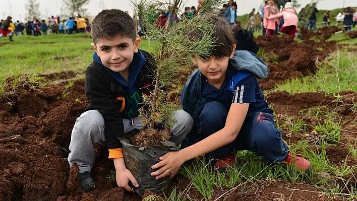Diyarbakır'da fidan ekim sezonu minik çocuklarla açıldı
