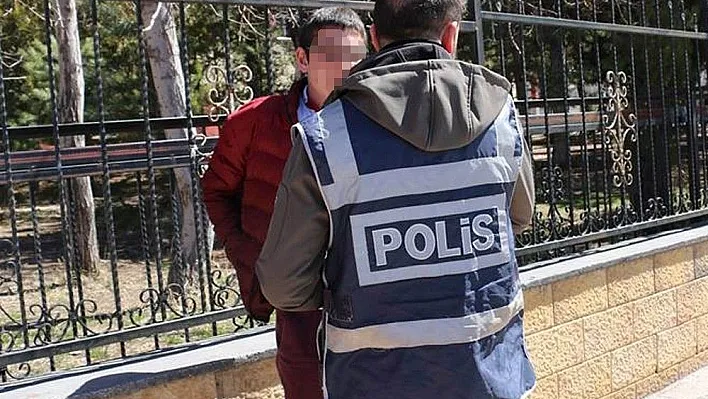 Sivas polisi okul önlerinde göz açtırmıyor
