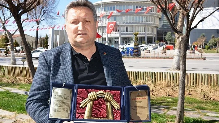 GAP Gazeteciler Birliği Genel Başkan Vekili Özpolat'a Kazakistan'da anlamlı ödül
