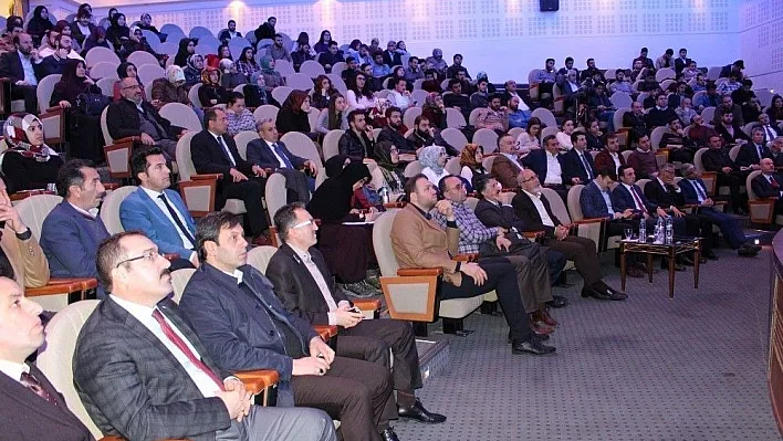 Yavilioğlu 25'inci konferansını Erzurum'da gerçekleştirdi
