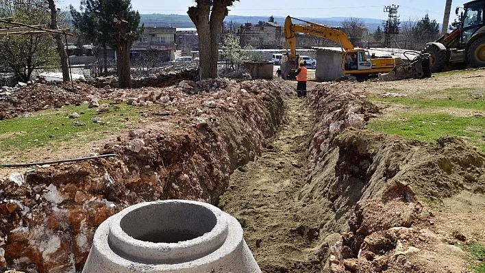 Ergani ve Silvan ilçelerine 9 bin metre kanalizasyon döşeniyor
