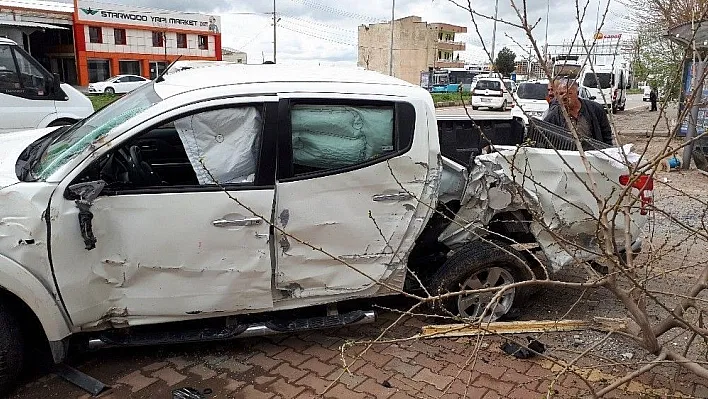 Adıyaman'da polis aracı ile minibüs çarpıştı: 2 polis yaralı
