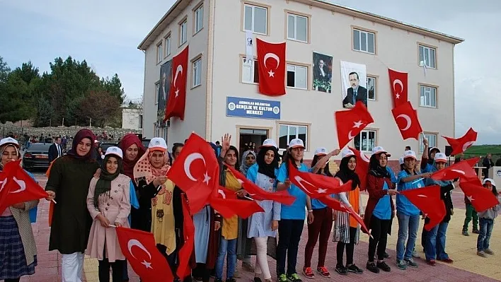 Akıncılar beldesinde gençlik ve kültür merkezi açıldı
