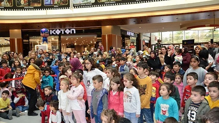 Barney ve arkadaşları Malatya Park AVM'de miniklerle buluştu
