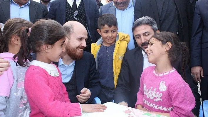 Bilal Erdoğan depremde hasar gören bölgeleri gezdi
