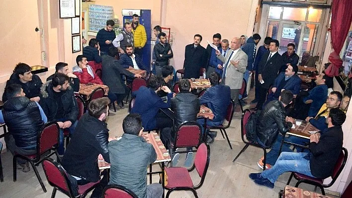 Ilıcalı, kahve kahve gezip yeni anayasayı anlattı
